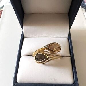 Vintage sterling silver 925 ring with a tiger's eye stone. Women's Ring